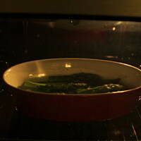 sałatka z makaronu, szparagów i krewetek