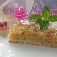 Ciasto z rabarbarem pod bezową pierzynką