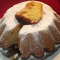 Piaskowa babka z rabarbarem