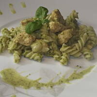 Świderki z sosie brokułowym