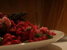 Fot. ewe, Sałatka ze szparagów, buraków i makaronu