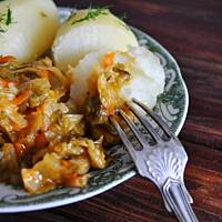 Młoda kapusta z młodymi ziemniaczkami