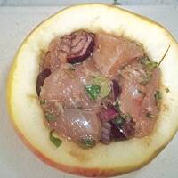 Grillowane jabłka z kurczakiem i sosem borówkowym