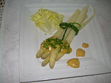 Fot. majolika, Białe szparagi w sosie holenderskim