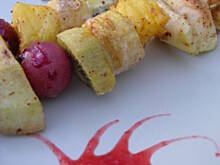 Fot. olusia23, Owocowe szaszłyki z grilla z musem i bitą śmietaną