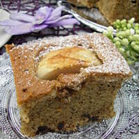 Herbaciane ciasto z siekaną czekoladą i jabłkami