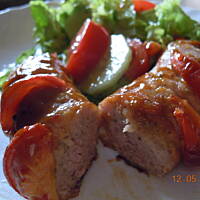 Biała kiełbasa polewana słodkim sosem