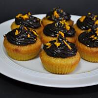 Pomarańczowe muffinki z polewą czekoladową