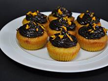 Fot. MIENTA, Pomarańczowe muffinki z polewą czekoladową