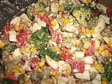Fot. agnieszkaluton, Sałatka brokułowa z papryką.