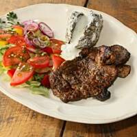 Soczysta karkówka z sosem tzatziki