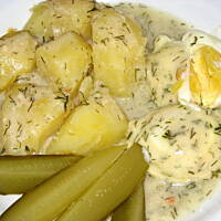 Jajka w sosie koperkowym