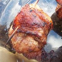 Grillowane mięso mielone w boczku