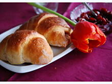 Fot. Brenia, rogale drożdżowe