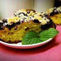 Placek drożdżowy z jagodami i kruszonką