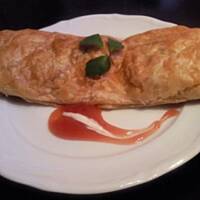 Paszteciki francuskie z jajkiem, parówką oraz mięsem mielonym