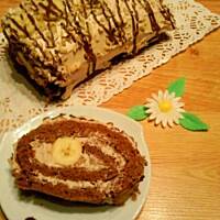 Rolada z kremem cappuccino i bananem.