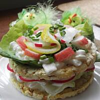 Kukurydziany sandwich z surimi.