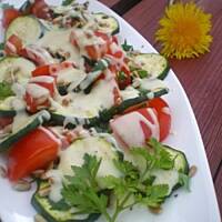 Letnia sałatka z grillowaną cukinią