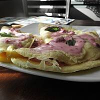 Niby omlet z  malinami.