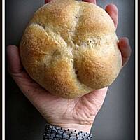 Puszyste bułki razowe z zakwasem