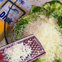 Sałatka wiosenna z oliwkami