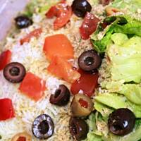 Sałatka wiosenna z oliwkami