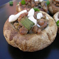 Grillowane kapelusze nadziane mięsem i fetą