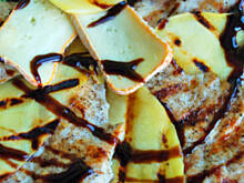 Fot. domaskowa, Sałatka z grillowanym mango i kurczakiem