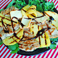 Sałatka z grillowanym mango i kurczakiem