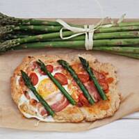 Wiosenna pizza ze szparagami