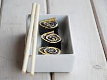 Fot. superbaba4, Sushi z omletem i kawiorem