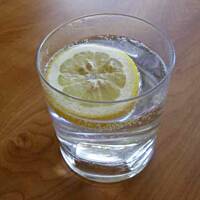 Prosty limonkowy drink dla pań