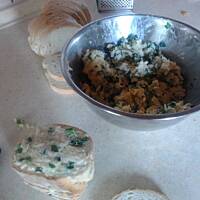 Chlebek serowo-cebulowy z grilla