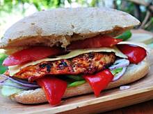 Fot. MIENTA, Grillowane chicken burgery