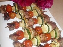 Fot. agawkuchni, Szaszłyki z ananasem, pomidorkami i cukinią