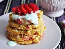 Fot. MIENTA, Ekspresowe placuszki z truskawkami