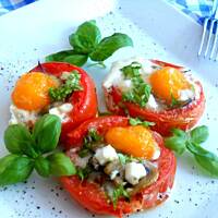 Grillowane pomidory nadziewane  jajkiem
