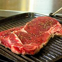 Stek z antrykotu z masłem ziołowym