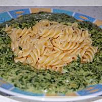 Makaron ze szpinakiem w śmietanie