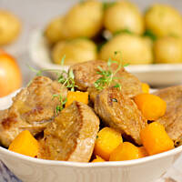 Polędwiczki maślane w sosie cebulowym