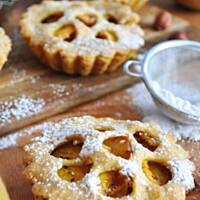 Mini szarlotki na orzechowym cieście