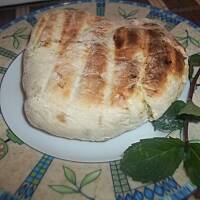 Czosnkowo-ziołowy chlebek z grilla