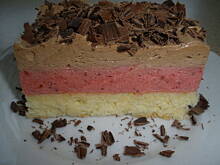 Fot. megi65, Truskawkowa pianka pod namiotem z czekolady