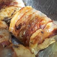 Marynowane śledzie grillowane w boczku