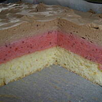 Truskawkowa pianka pod namiotem z czekolady