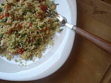 Fot. eluchap, Sałatka z kaszką kuskus i grillowaną piersią z kurczaka