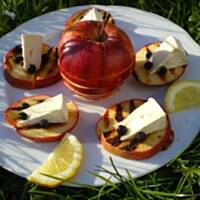 Jabłka grillowane z camembertem