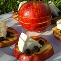 Jabłka grillowane z camembertem