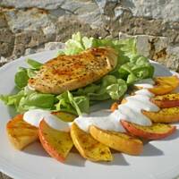 Pierś z kurczaka grillowana z jabłkami